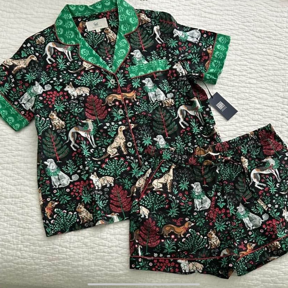 NWT’s PRINTFRESH Must love Dogs short set pajamas. Size medium